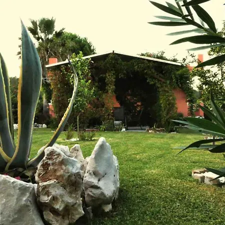 Skaros House Holiday home *